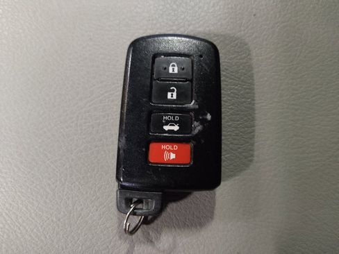 Used 2015 Toyota Camry XLE w/ Moonroof Package FWD image 32