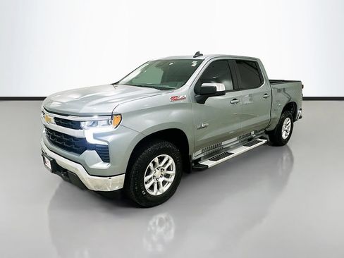 Used 2025 Chevrolet Silverado 1500 LT w/ Z71 Off-Road Package AWD/4WD image 3