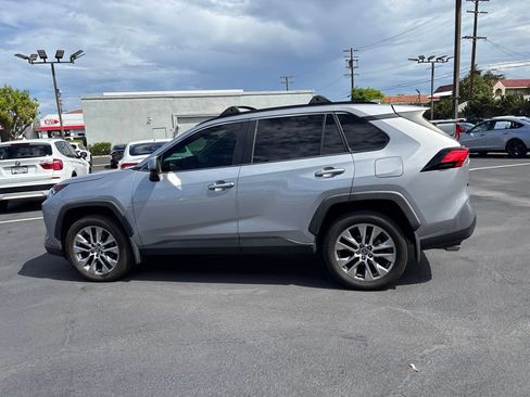 Used 2020 Toyota RAV4 XLE Premium w/ Carpet Mat Package FWD image 8