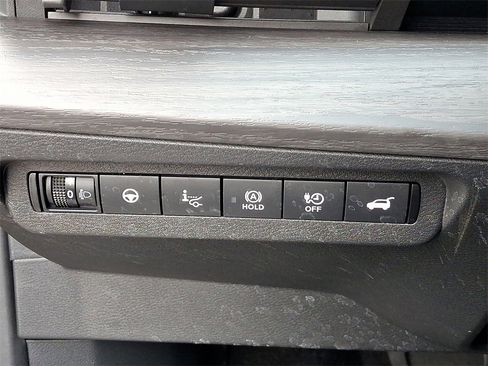 Used 2024 Nissan Ariya AWD image 27