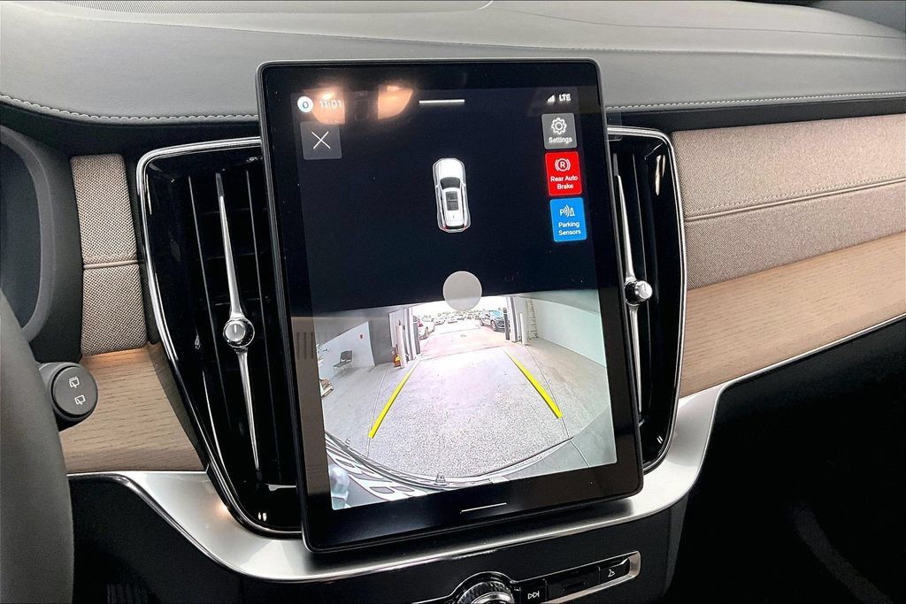 New 2026 Volvo XC90 T8 Core w/ Protection Package Premier AWD/4WD image 19