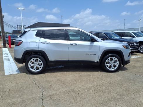 Used 2024 Jeep Compass Latitude AWD/4WD image 28