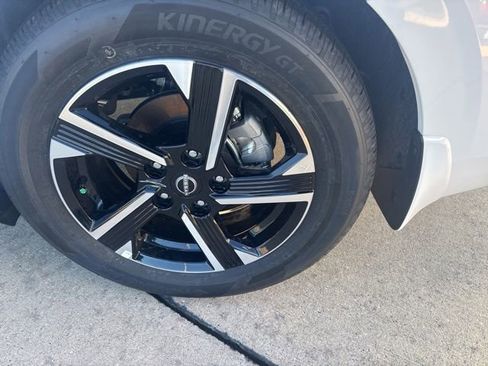 Used 2025 Nissan Sentra SV image 13