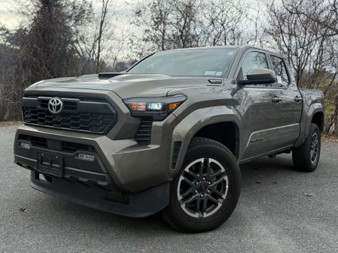 Used 2024 Toyota Tacoma TRD Sport image 1