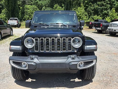 Used 2025 Jeep Wrangler Unlimited Sahara w/ Safety Group AWD/4WD image 3