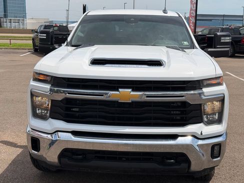 Used 2024 Chevrolet Silverado 2500 LT AWD/4WD image 14