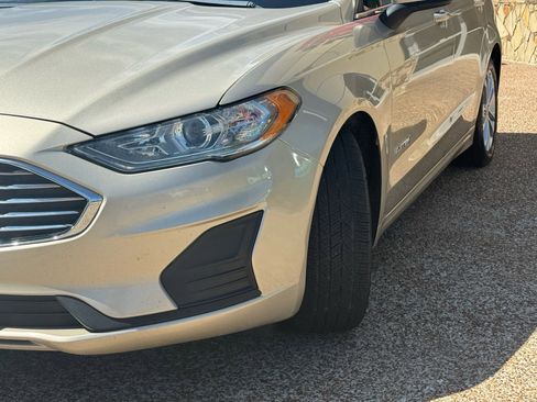 Used 2019 Ford Fusion SE FWD image 3