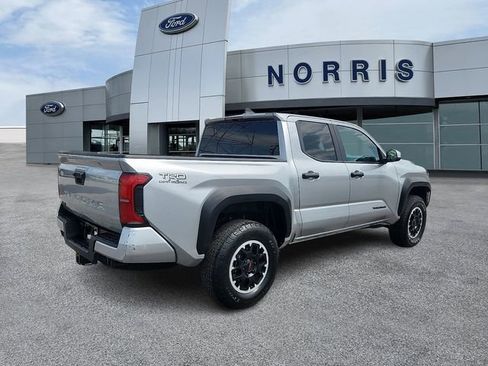 Used 2024 Toyota Tacoma TRD Off-Road AWD/4WD image 4