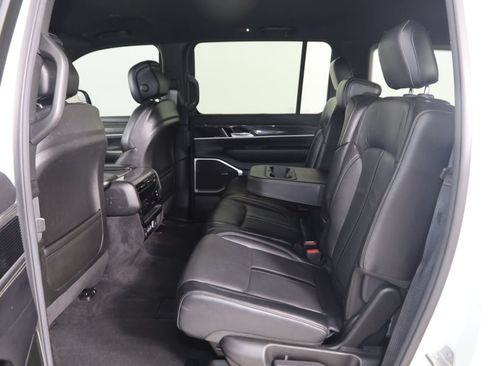 Used 2022 Jeep Wagoneer Series II AWD/4WD image 50