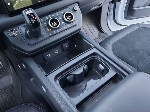 Used 2023 Land Rover Defender 110 V8 image 28