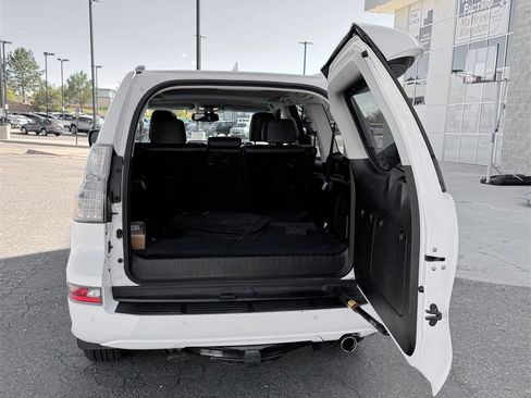 Used 2017 Lexus GX 460 image 9