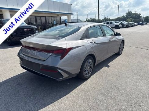 Used 2024 Hyundai Elantra SEL FWD image 3