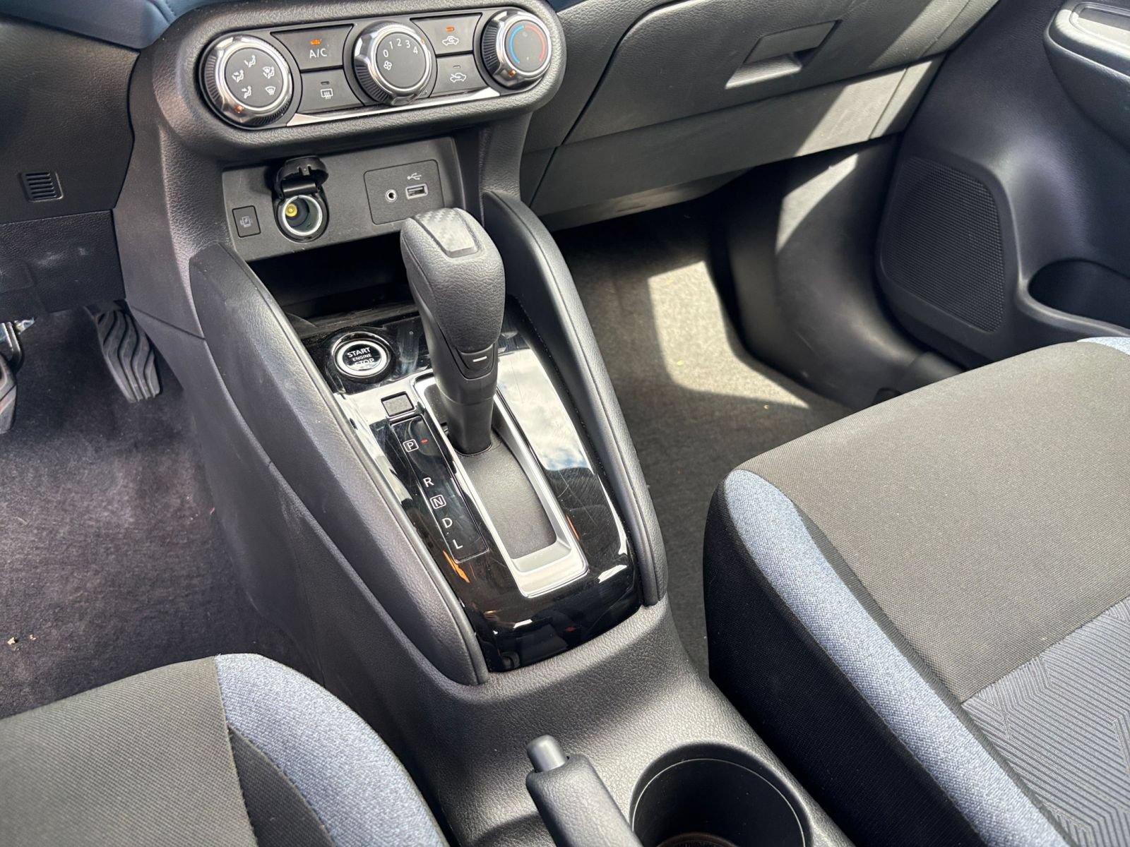 Used 2025 Nissan Versa SV FWD image 38