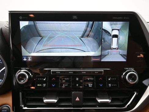 Used 2020 Toyota Highlander Platinum image 9