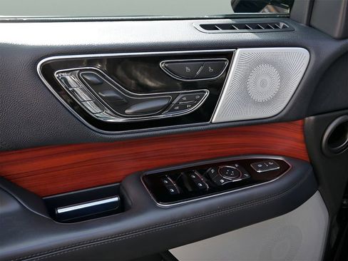 Used 2024 Lincoln Navigator Reserve image 16