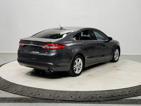 Used 2018 Ford Fusion SE image 7