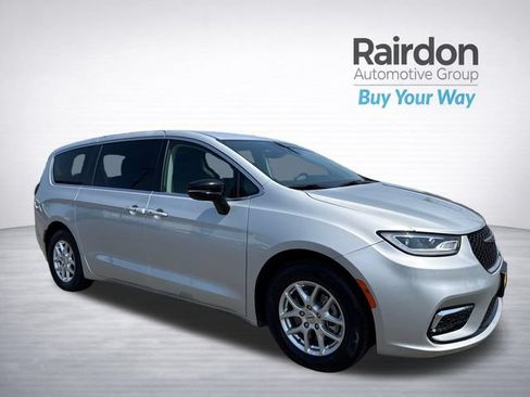 Used 2024 Chrysler Pacifica Touring-L FWD image 1