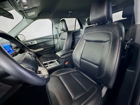 Used 2024 Ford Explorer XLT w/ Equipment Group 202A image 13