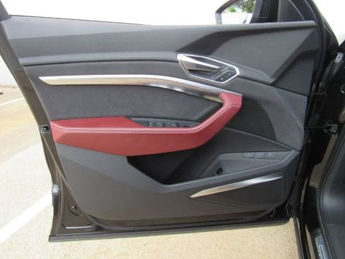 Used 2022 Audi e-tron S Prestige w/ Prestige Package image 15