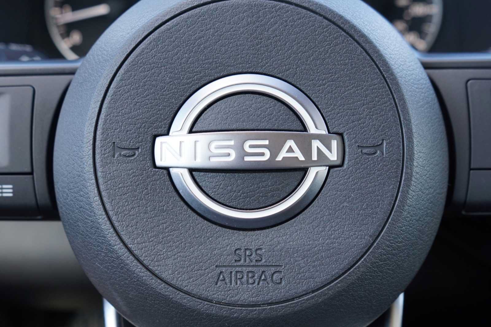 Used 2025 Nissan Pathfinder SV FWD image 12