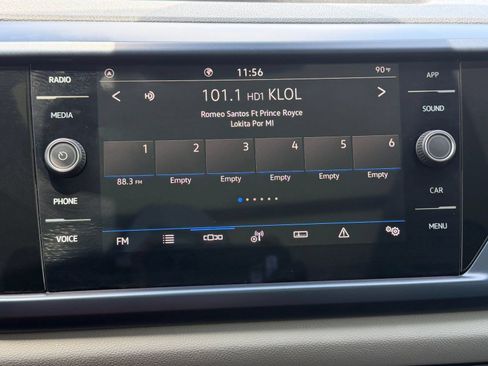 Certified 2023 Volkswagen Taos SE w/ Panoramic Sunroof Package FWD image 17