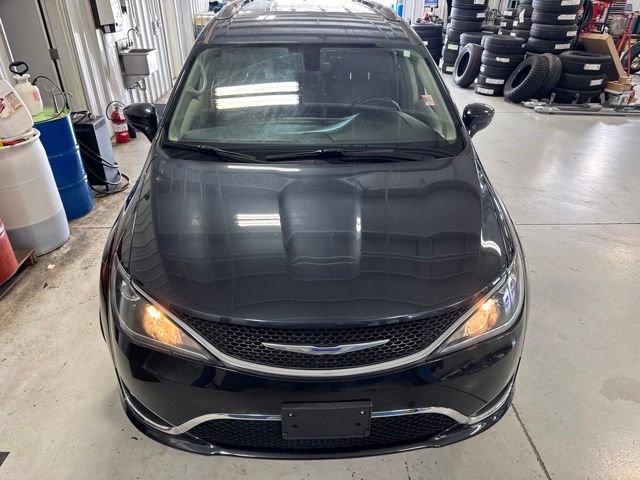 Used 2020 Chrysler Pacifica Touring-L FWD image 36