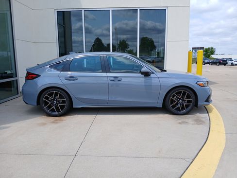 Used 2022 Honda Civic Sport Touring image 6