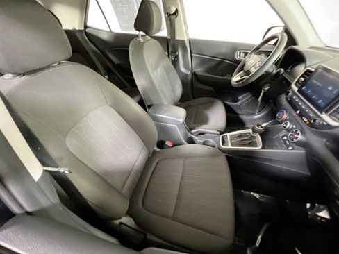 Used 2023 Hyundai Venue SE image 25