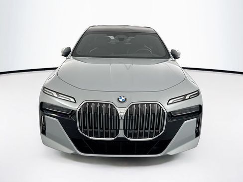 Used 2023 BMW 760i xDrive AWD/4WD image 2
