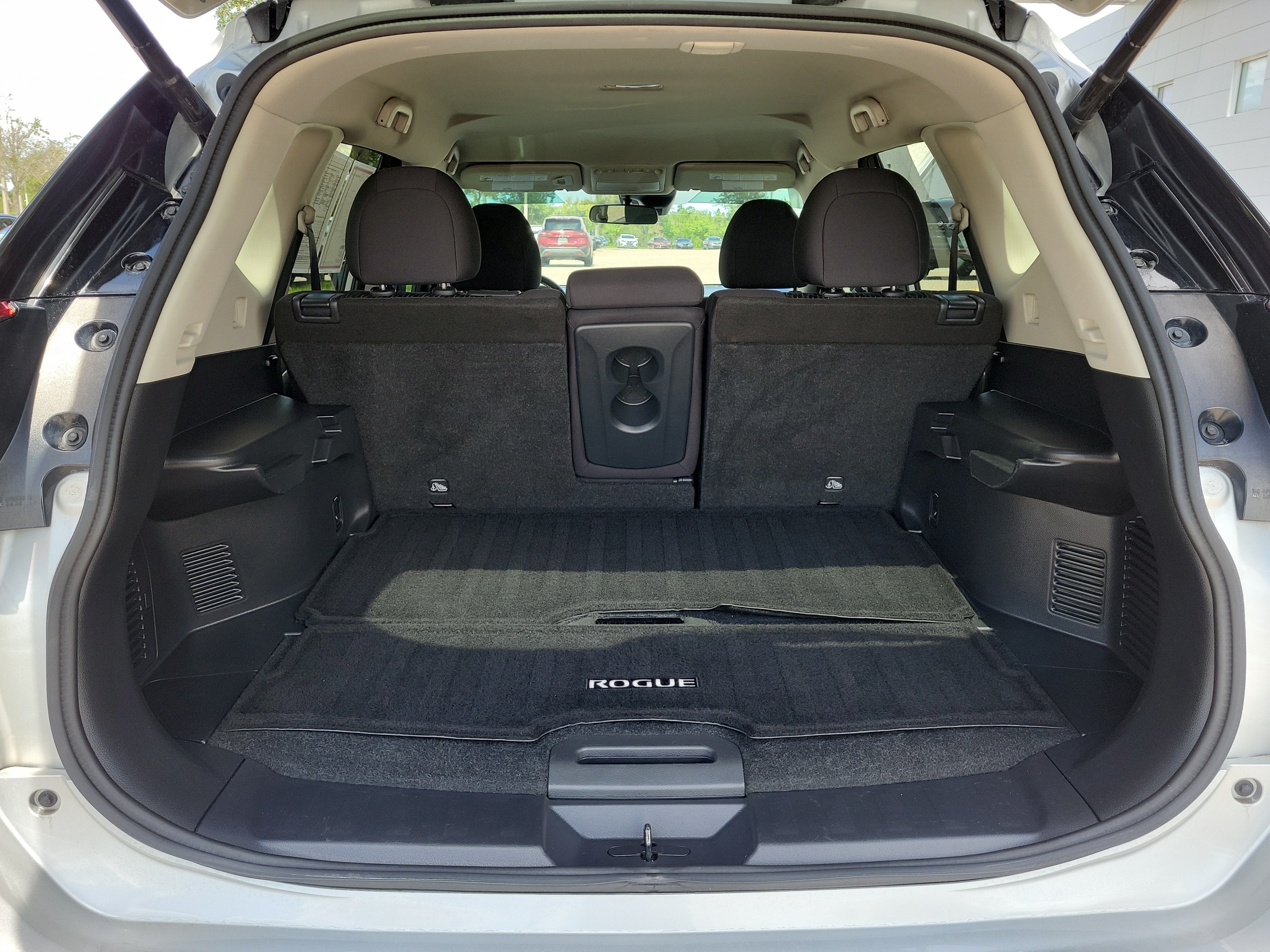 Certified 2020 Nissan Rogue SV FWD image 12