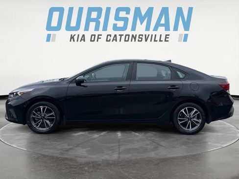 Used 2023 Kia Forte LXS w/ LXS Technology Package image 3