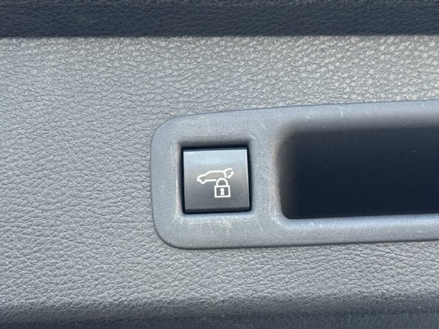 Used 2025 Toyota Sienna XLE FWD image 36