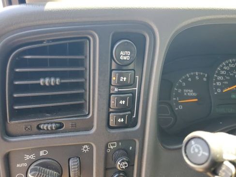 Used 2005 Chevrolet Tahoe Z71 w/ Preferred Equipment Group AWD/4WD image 24