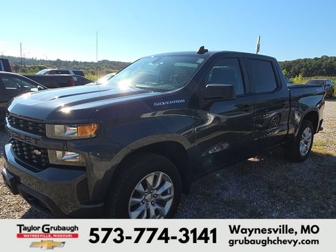 Used 2019 Chevrolet Silverado 1500 Custom w/ Custom Value Package AWD/4WD image 3