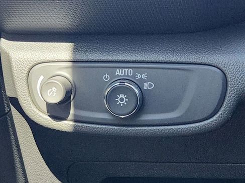 Used 2023 Chevrolet TrailBlazer LS image 29