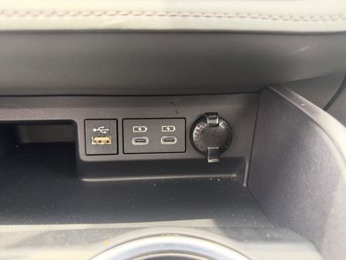 Used 2023 Toyota Highlander XLE FWD image 29