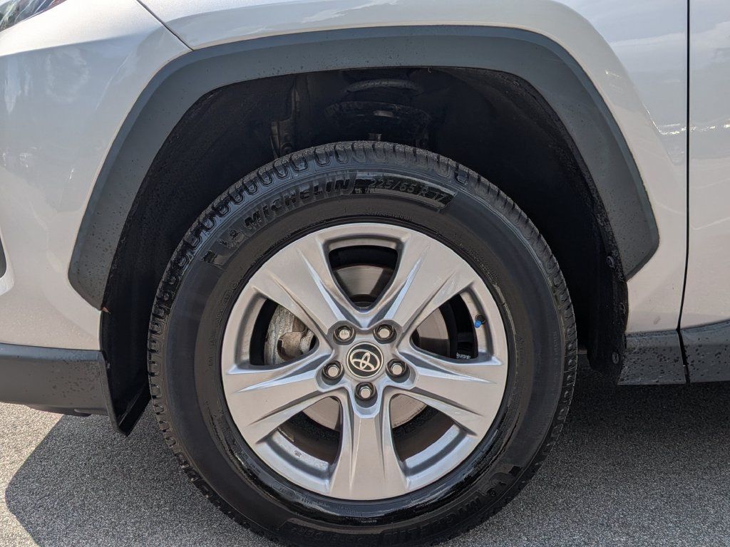 Used 2022 Toyota RAV4 XLE w/ Convenience Package FWD image 6