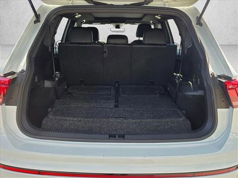 Used 2023 Volkswagen Tiguan SE R-Line image 6