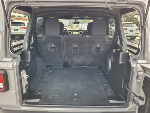 Used 2022 Jeep Wrangler Unlimited Sahara image 17