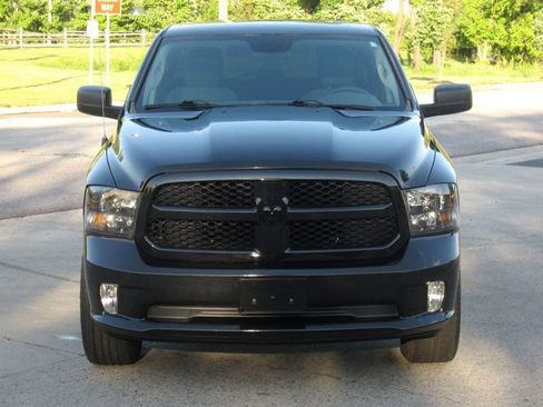 Used 2018 RAM 1500 Express w/ Black Ram 1500 Express Group AWD/4WD image 5