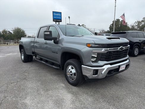 Used 2024 Chevrolet Silverado 3500 LT w/ Convenience Package image 4