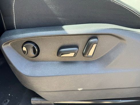 Used 2025 Volkswagen Atlas SE image 14