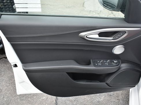 New 2025 Alfa Romeo Giulia AWD image 8