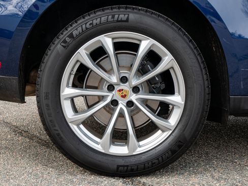 Used 2025 Porsche Macan image 18