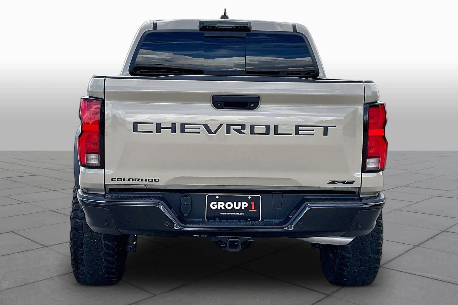 Used 2024 Chevrolet Colorado ZR2 w/ Technology Package AWD/4WD image 5