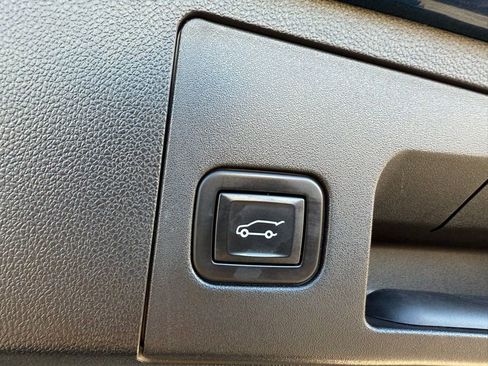 Used 2022 Cadillac XT4 Luxury w/ LPO, Onyx Lite Package image 21