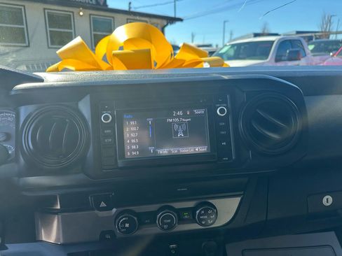 Used 2019 Toyota Tacoma SR w/ SR Convenience Package image 21