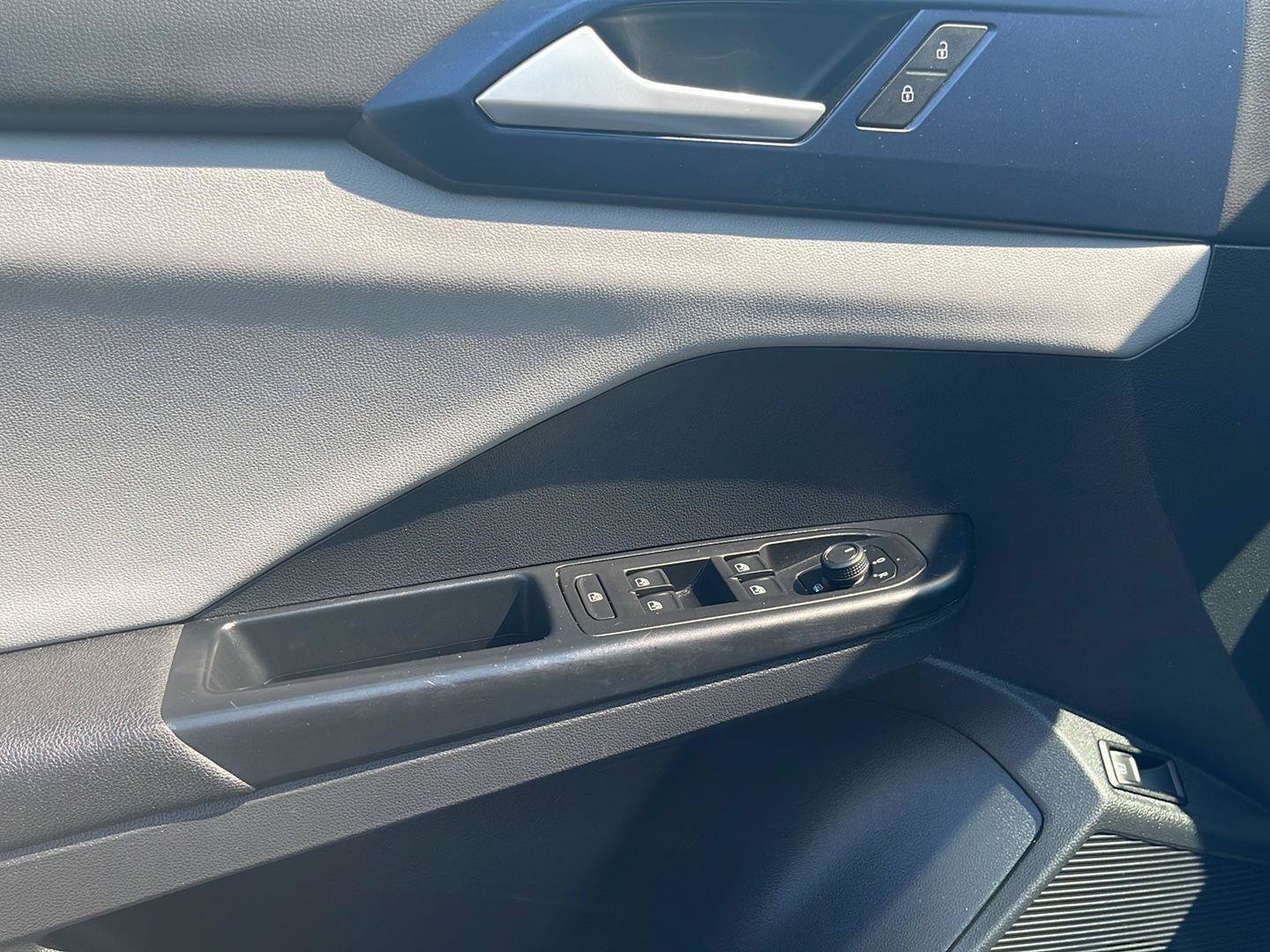 Certified 2022 Volkswagen Taos SE FWD image 25