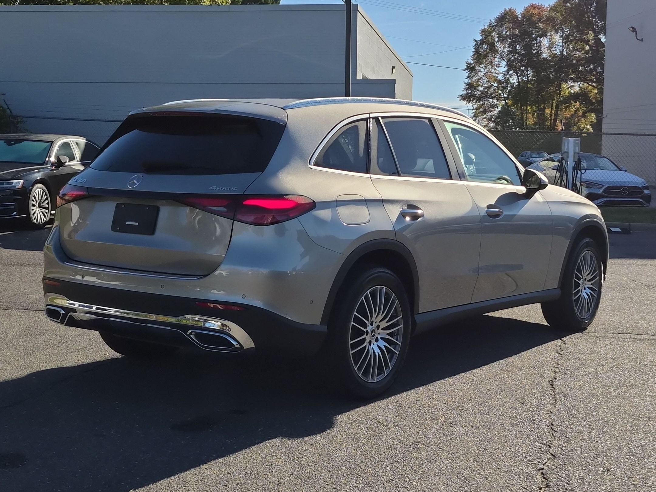 Used 2024 Mercedes-Benz GLC 300 4MATIC image 3