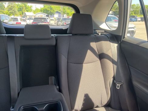 Used 2019 Toyota RAV4 LE AWD/4WD image 15